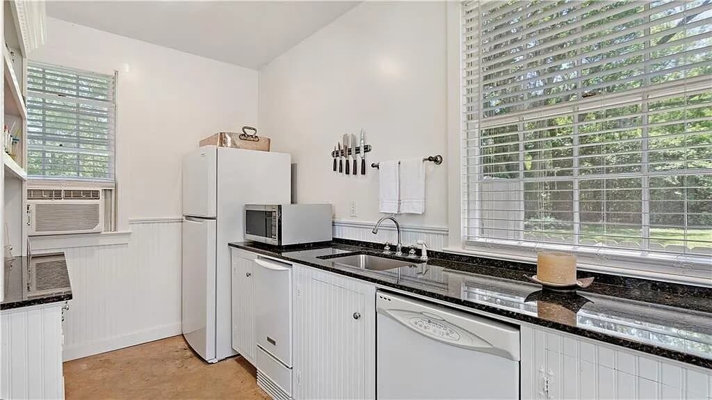 Wolfe Tone 1851 historic property Covington Louisiana - 29 - pool house.jpg