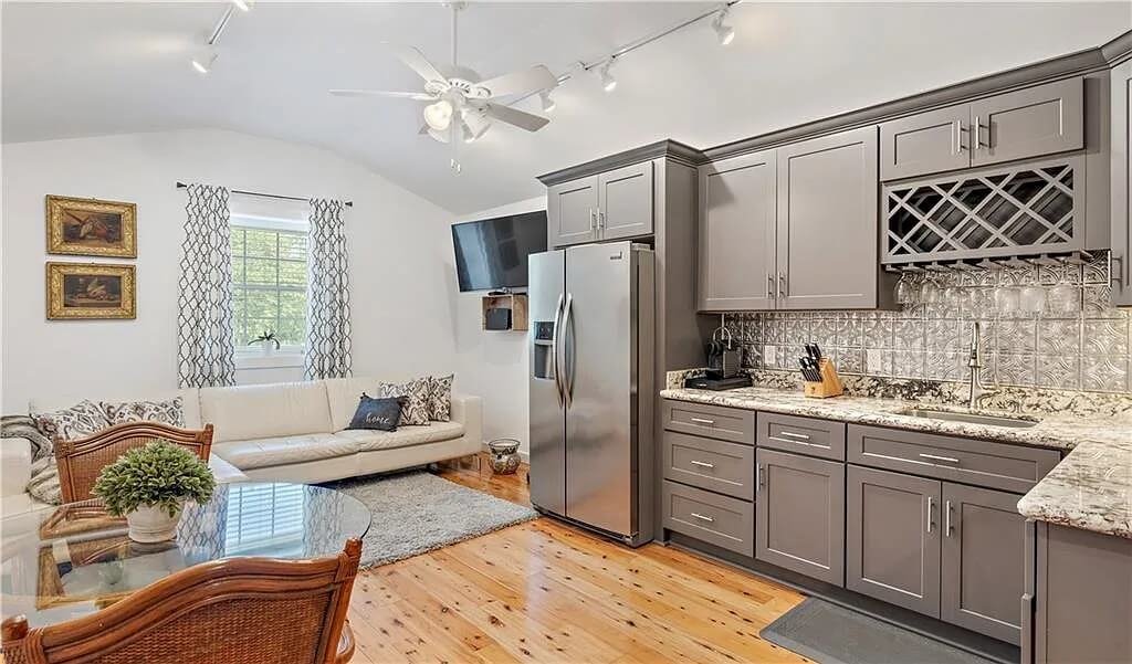 Wolfe Tone 1851 historic property Covington Louisiana - 37 - guest apt.jpg