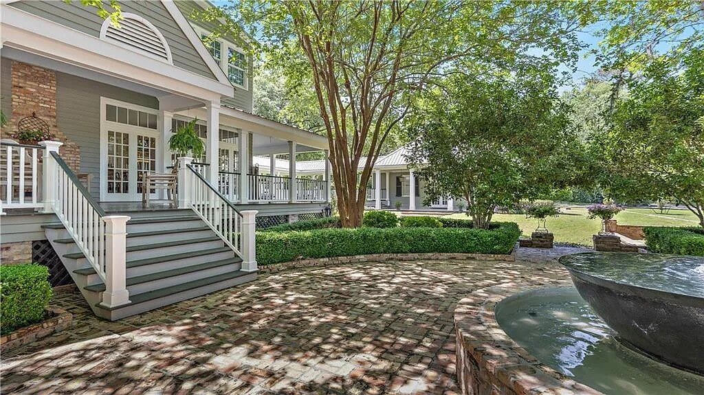 Wolfe Tone 1851 historic property Covington Louisiana - 39 - front yard.jpg