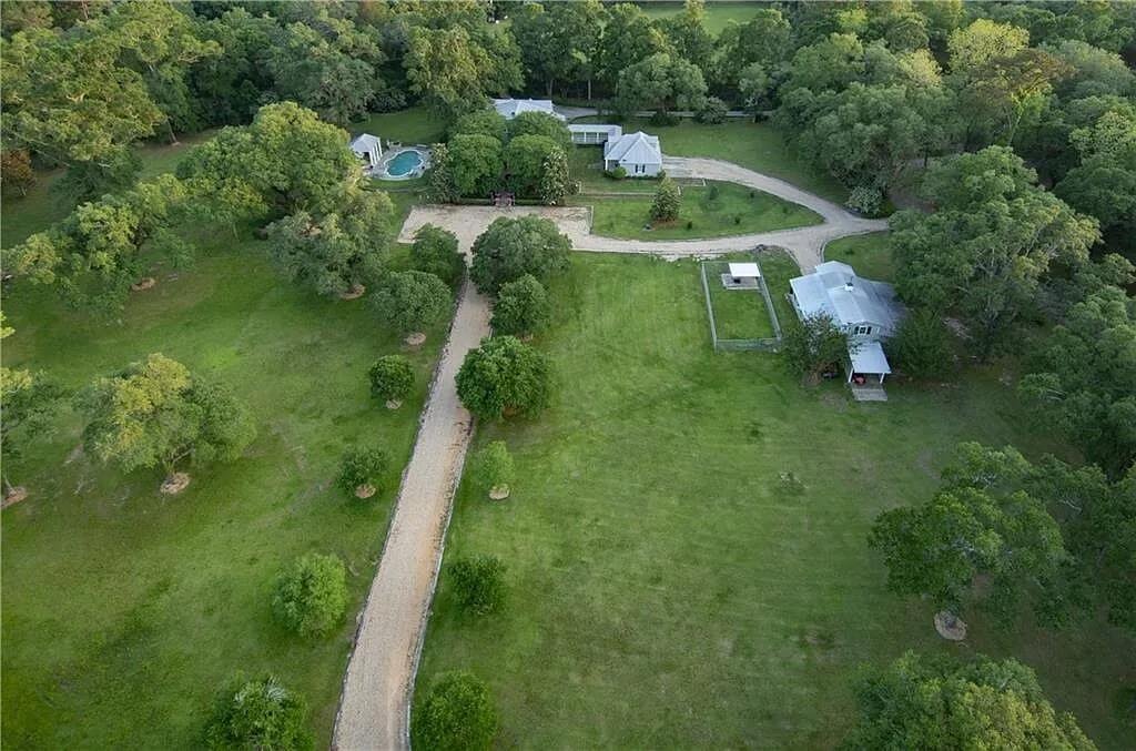 Wolfe Tone 1851 historic property Covington Louisiana - 44 - top view.jpg