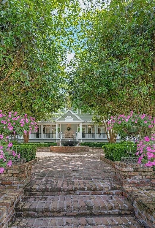 Wolfe Tone 1851 historic property Covington Louisiana - 46 - front view.jpg