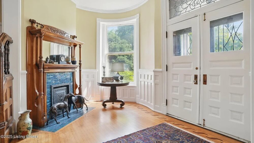 1890 Traditional house Louisville Kentucky - 5 - foyer.jpeg