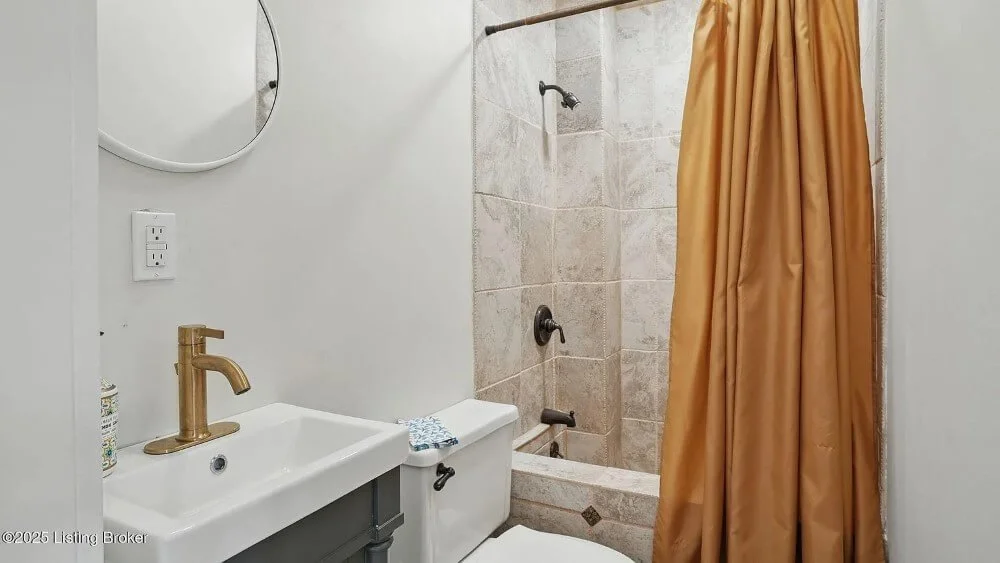 1890 Traditional house Louisville Kentucky - 31 - bathroom.jpeg