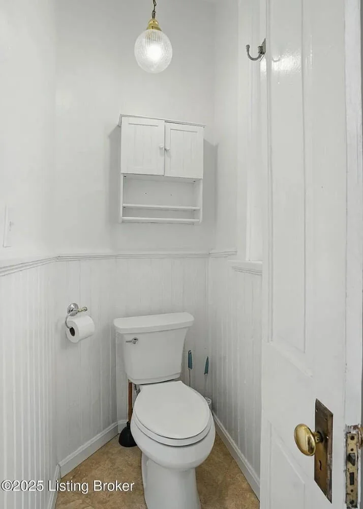 1890 Traditional house Louisville Kentucky - 42 - bathroom.jpeg