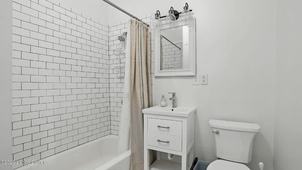 1890 Traditional house Louisville Kentucky - 52 - bathroom.jpeg