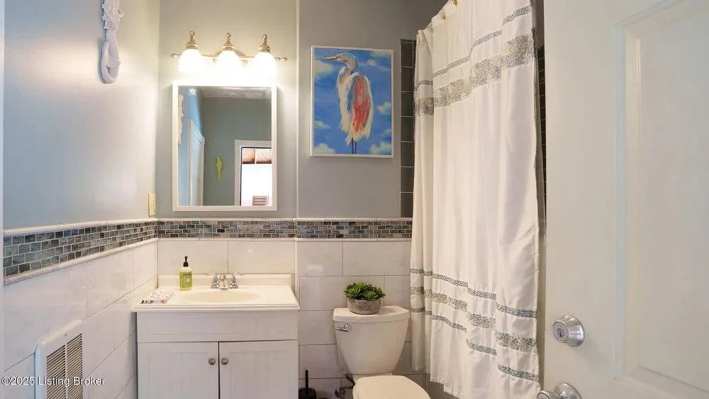 1890 Traditional house Louisville Kentucky - 63 - bathroom.jpeg