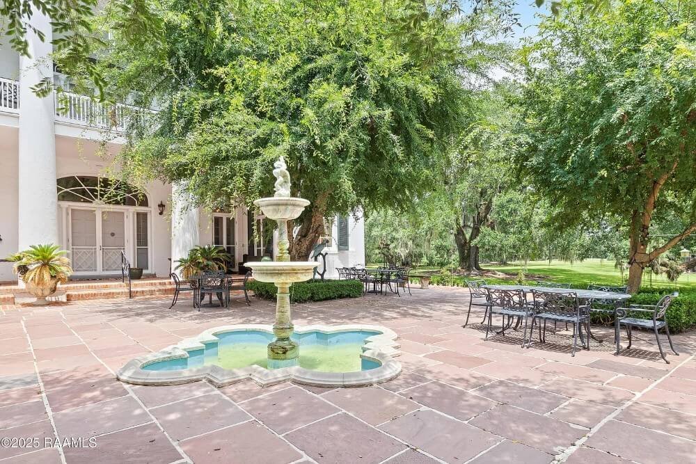 Oaklawn Manor 1836 Greek Colonial Cypremort Point Louisiana - 4 - backyard.jpeg