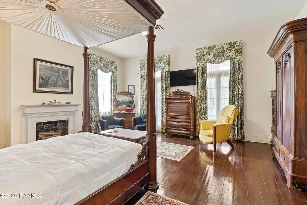 Oaklawn Manor 1836 Greek Colonial Cypremort Point Louisiana - 28 - bedroom.jpeg