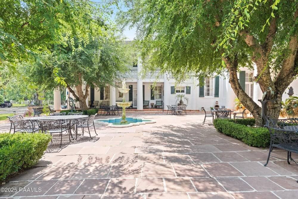 Oaklawn Manor 1836 Greek Colonial Cypremort Point Louisiana - 39 - backyard.jpeg