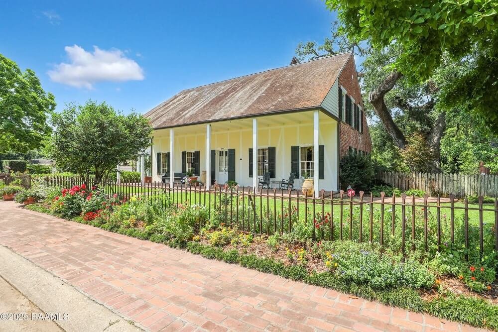 1961 Traditional house Lafayette Louisiana - 2 - front view.jpeg