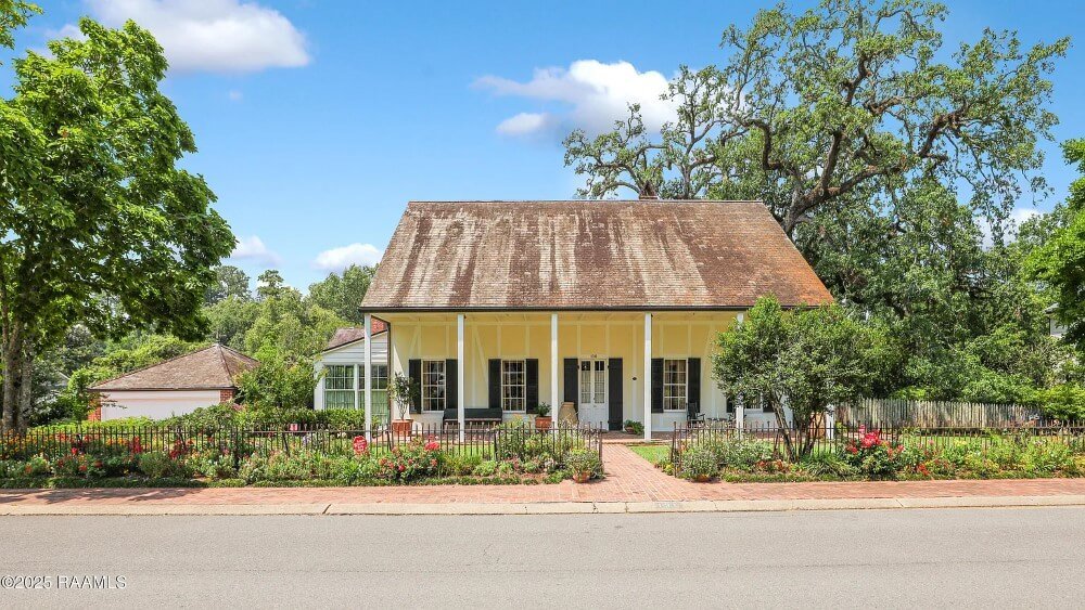 1961 Traditional house Lafayette Louisiana - 1 - front view.jpeg