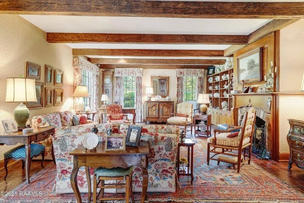 1961 Traditional house Lafayette Louisiana - 6 - living room.jpeg