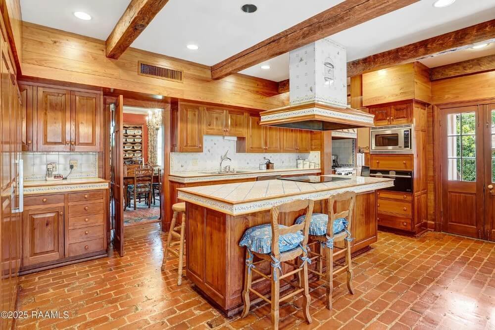 1961 Traditional house Lafayette Louisiana - 12 - kitchen.jpeg
