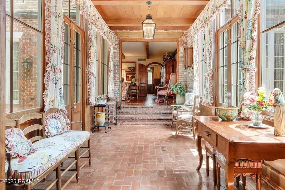 1961 Traditional house Lafayette Louisiana - 19 - sunroom.jpeg