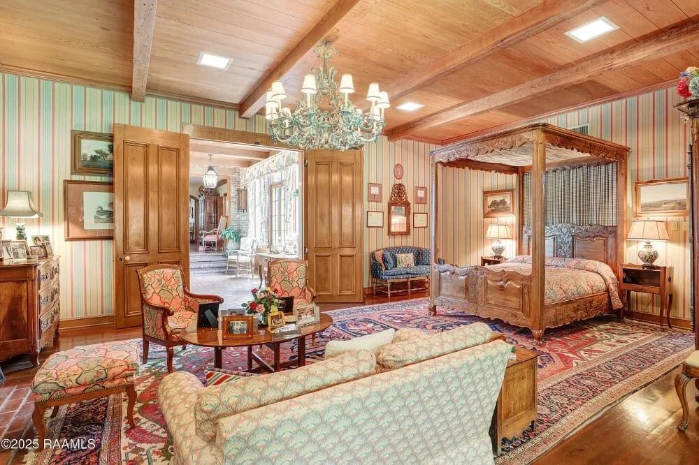 1961 Traditional house Lafayette Louisiana - 22 - bedroom.jpeg