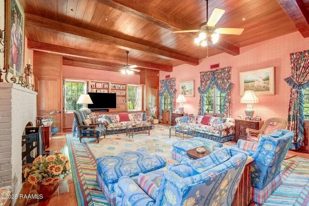 1961 Traditional house Lafayette Louisiana - 26 - relax room.jpeg