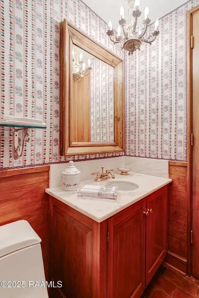 1961 Traditional house Lafayette Louisiana - 29 - bathroom.jpeg