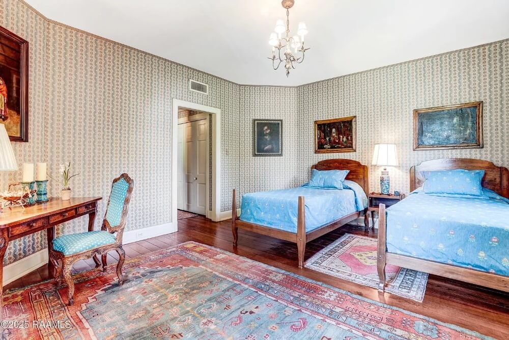 1961 Traditional house Lafayette Louisiana - 31 - bedroom.jpeg