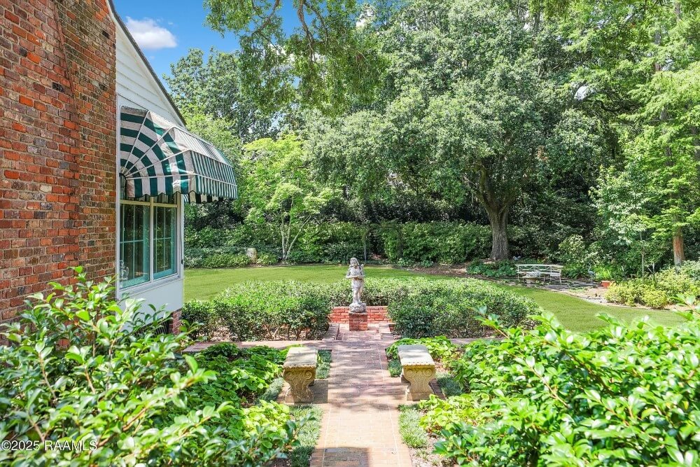 1961 Traditional house Lafayette Louisiana - 38 - backyard.jpeg