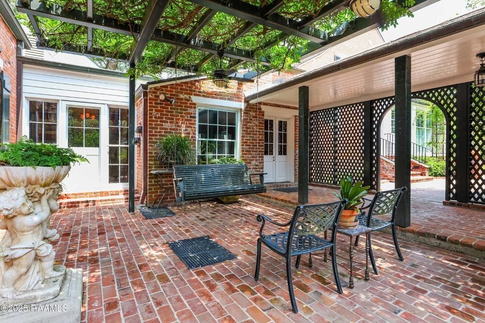 1961 Traditional house Lafayette Louisiana - 47 - backyard.jpeg
