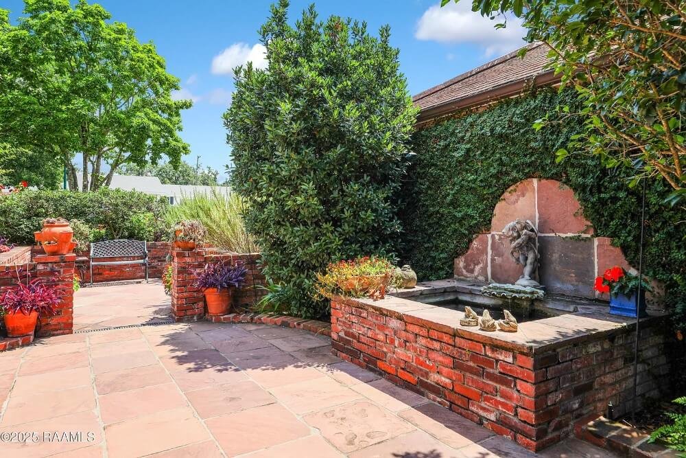 1961 Traditional house Lafayette Louisiana - 49 - backyard.jpeg