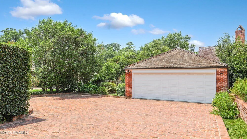 1961 Traditional house Lafayette Louisiana - 53 - garage.jpeg