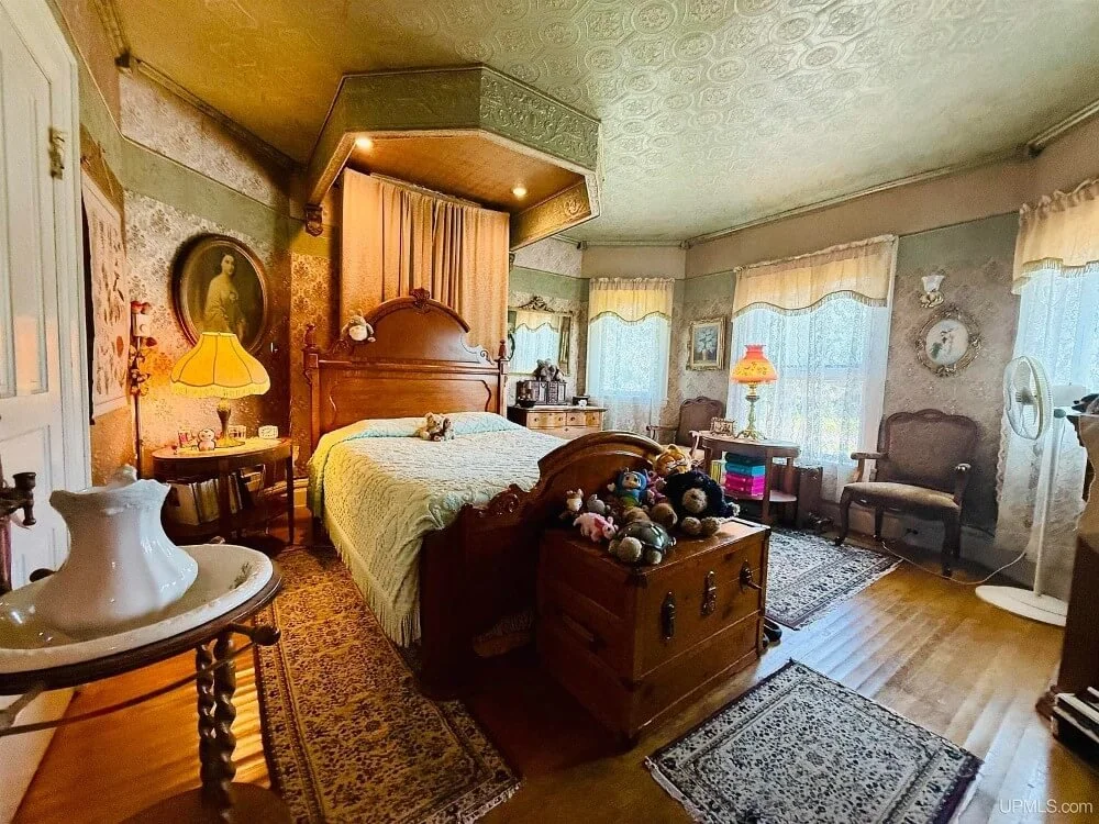The Macloud House 1883 Victorian style Newberry Michigan - 24 - bedroom.jpeg