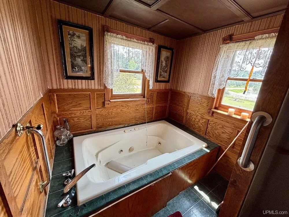 The Macloud House 1883 Victorian style Newberry Michigan - 29 - bathroom.jpeg