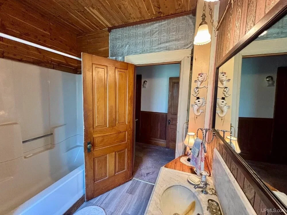 The Macloud House 1883 Victorian style Newberry Michigan - 31 - bathroom.jpeg