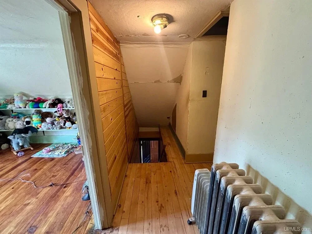 The Macloud House 1883 Victorian style Newberry Michigan - 41 - hallway.jpeg