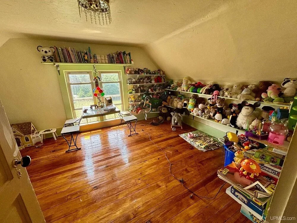 The Macloud House 1883 Victorian style Newberry Michigan - 42 - bedroom.jpeg