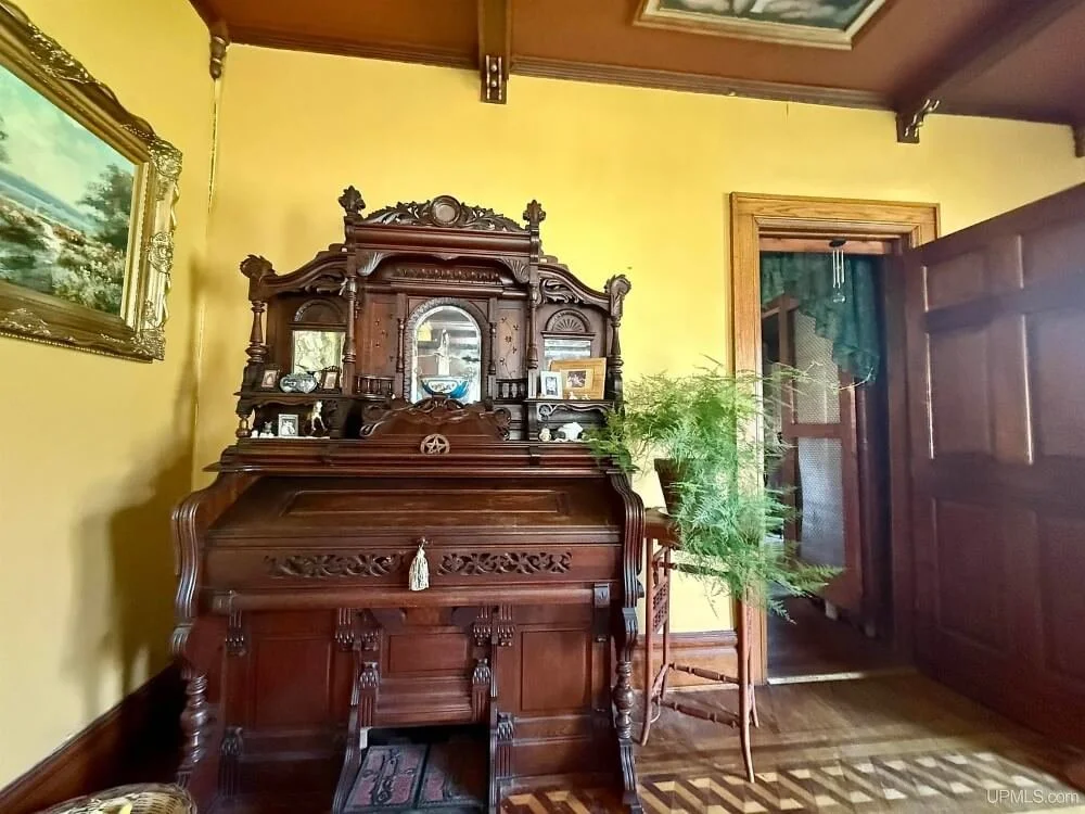 The Macloud House 1883 Victorian style Newberry Michigan - 47 - room.jpeg