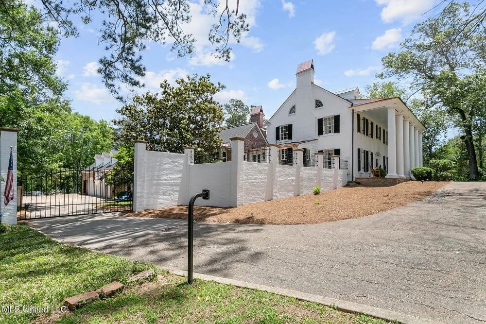 1939 Georgian Revival house Jackson Mississippi - 8 - side view.jpeg