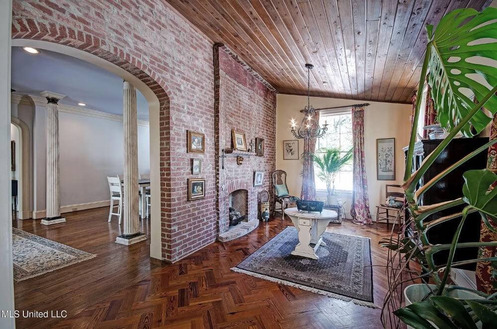 1939 Georgian Revival house Jackson Mississippi - 24 - living room.jpeg