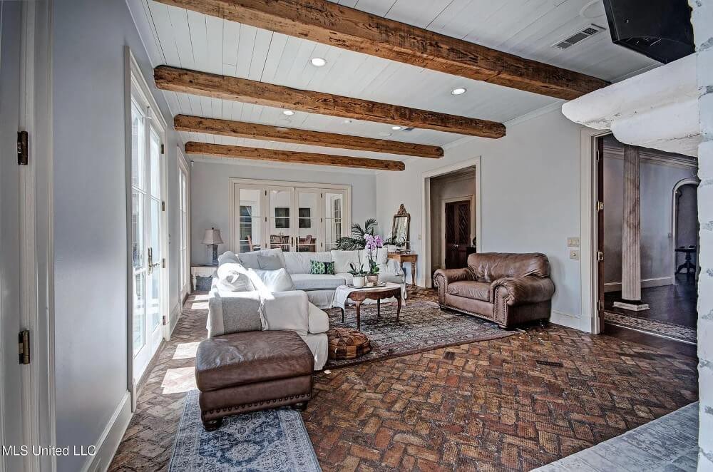 1939 Georgian Revival house Jackson Mississippi - 67 - family room.jpeg