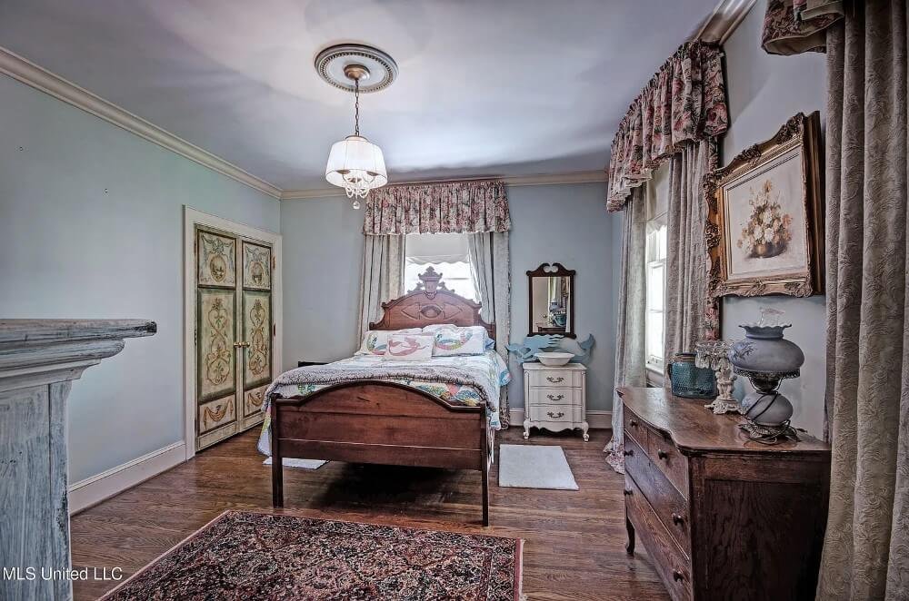 1939 Georgian Revival house Jackson Mississippi - 87 - bedroom.jpeg