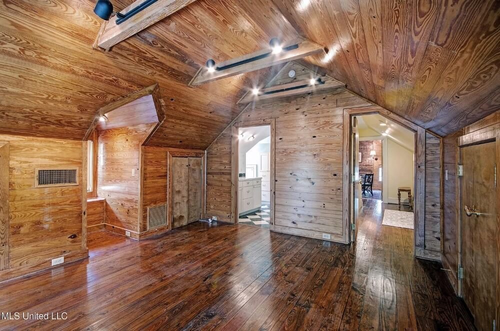 1939 Georgian Revival house Jackson Mississippi - 106 - carriage house.jpeg