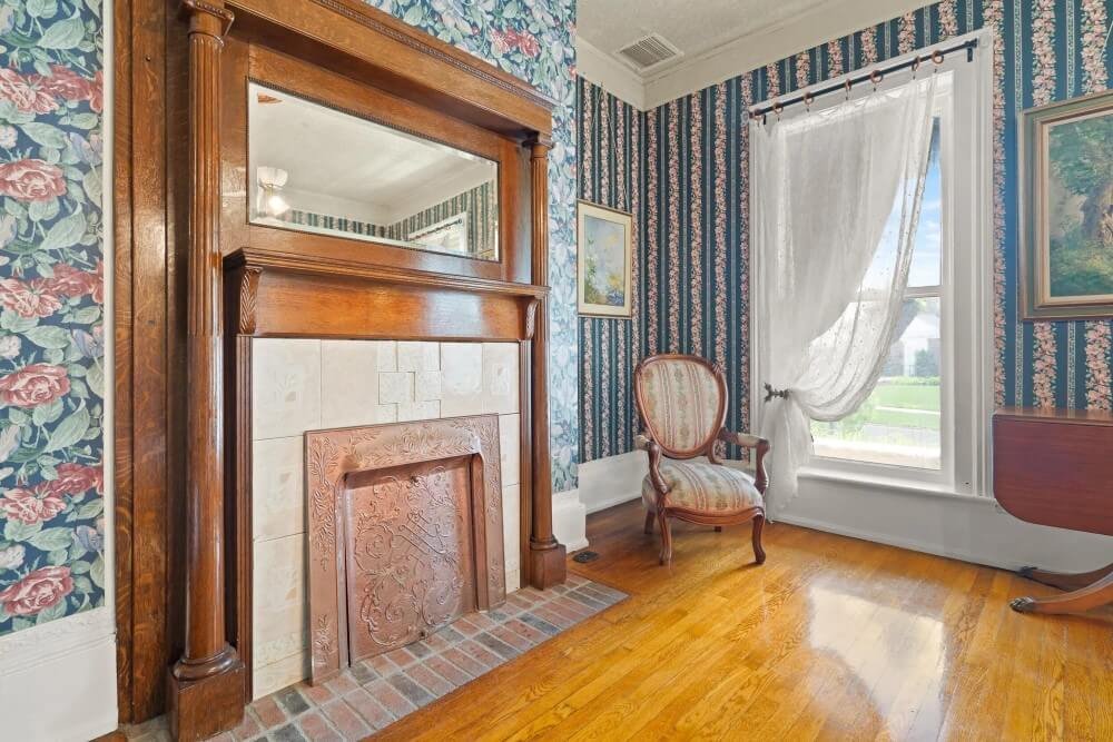 The Williams Family Home 1857 Historic house Boonville Missouri - 24 - family room.jpeg