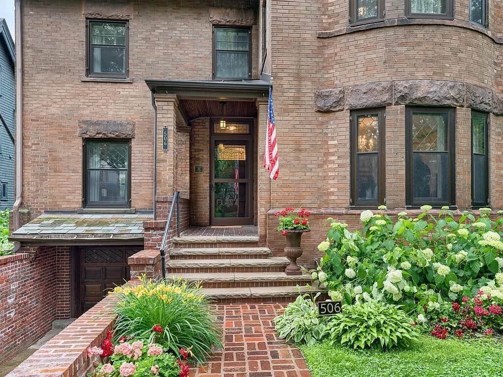 1895 Historic house Saint Paul Minnesota - 4 - front view.jpg