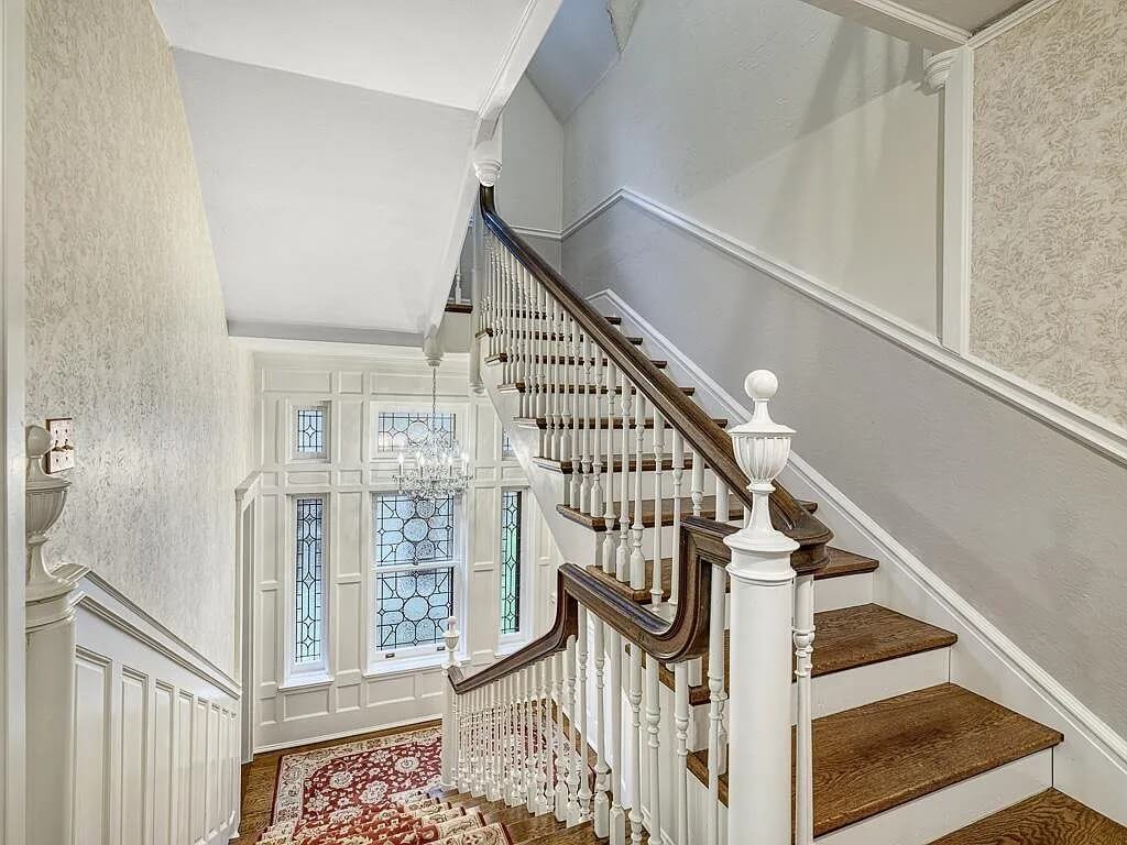 1895 Historic house Saint Paul Minnesota - 31 - staircase.jpg