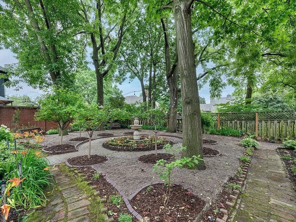 1895 Historic house Saint Paul Minnesota - 40 - garden.jpg