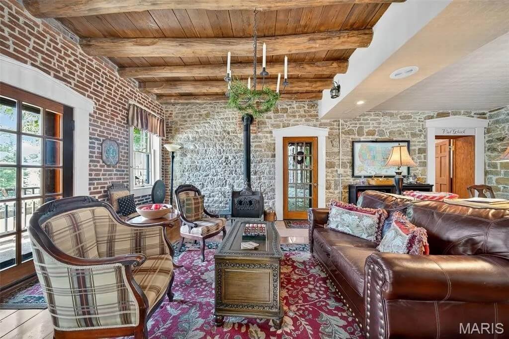 The Applegate Inn 1930 Log Cabin Augusta Missouri - 15 - living room.jpg