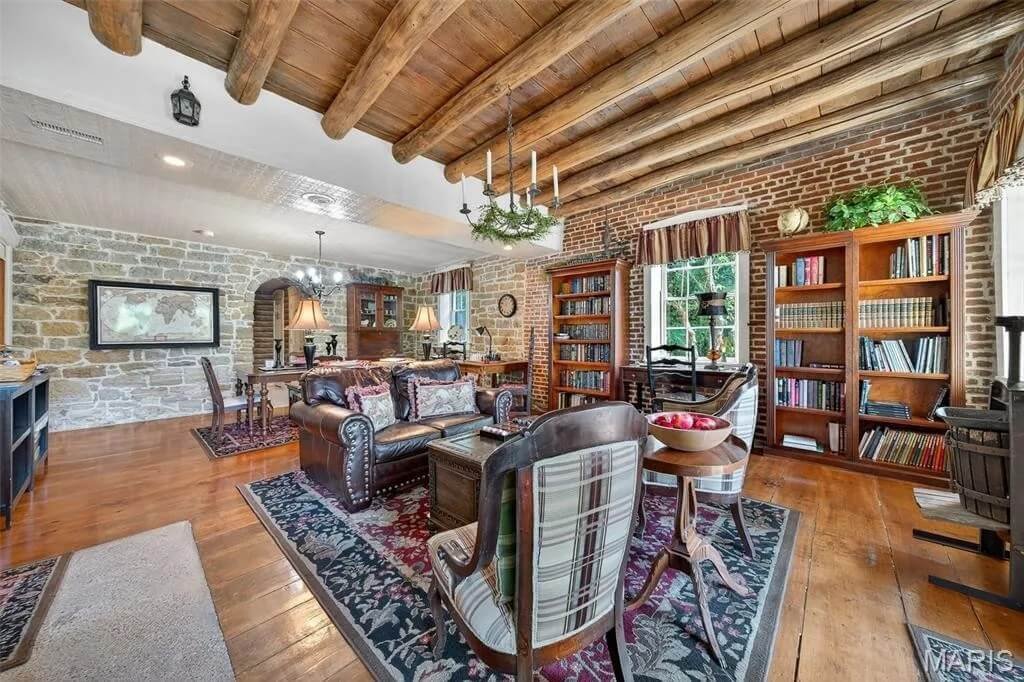 The Applegate Inn 1930 Log Cabin Augusta Missouri - 17 - living room.jpg