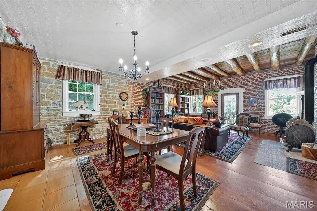 The Applegate Inn 1930 Log Cabin Augusta Missouri - 18 - dining room.jpg