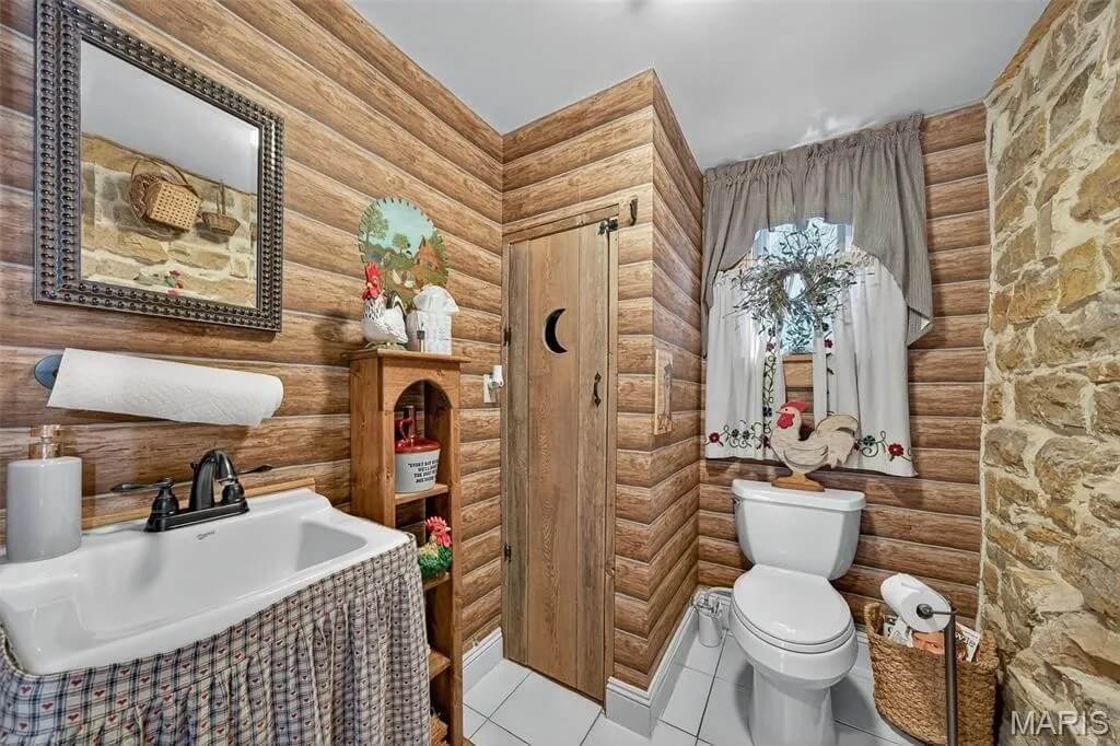 The Applegate Inn 1930 Log Cabin Augusta Missouri - 25 - bathroom.jpg