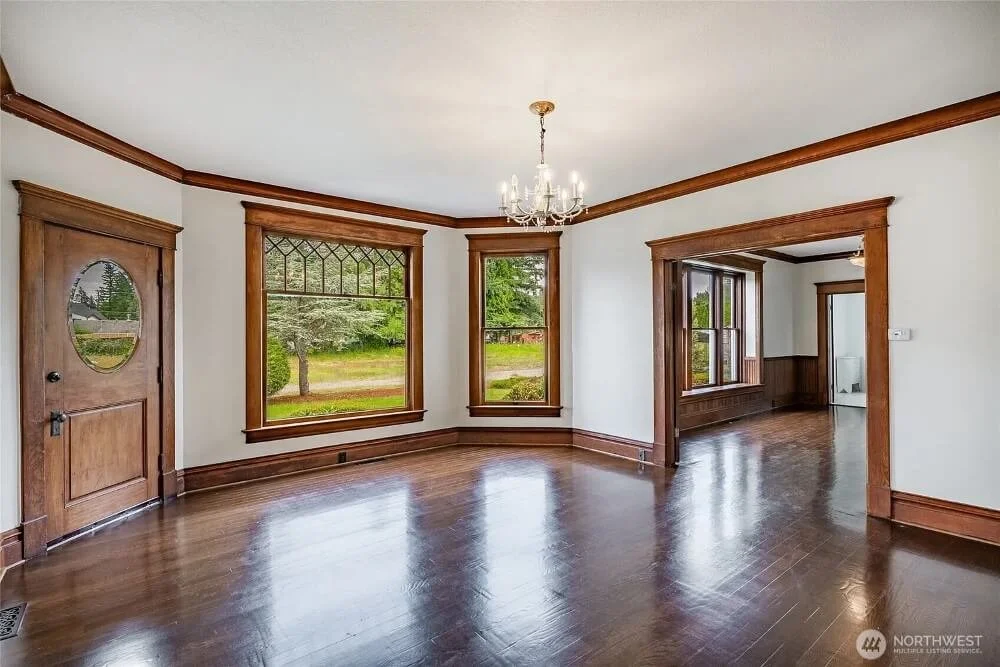 Slater Heritage House 1900 Victorian style Ferndale Washington - 9 - family room.jpeg