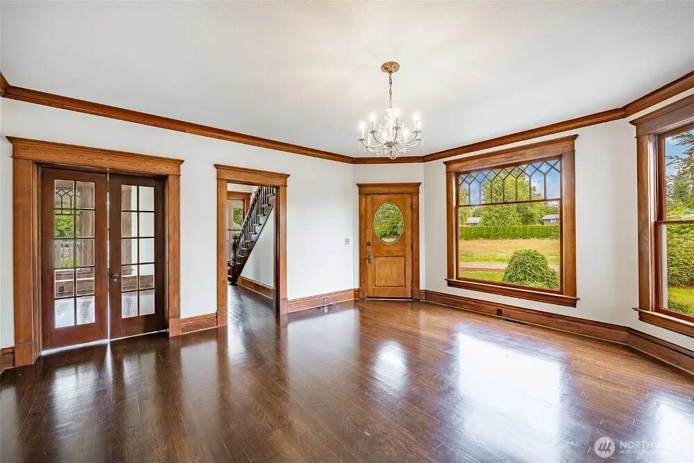 Slater Heritage House 1900 Victorian style Ferndale Washington - 10 - family room.jpeg