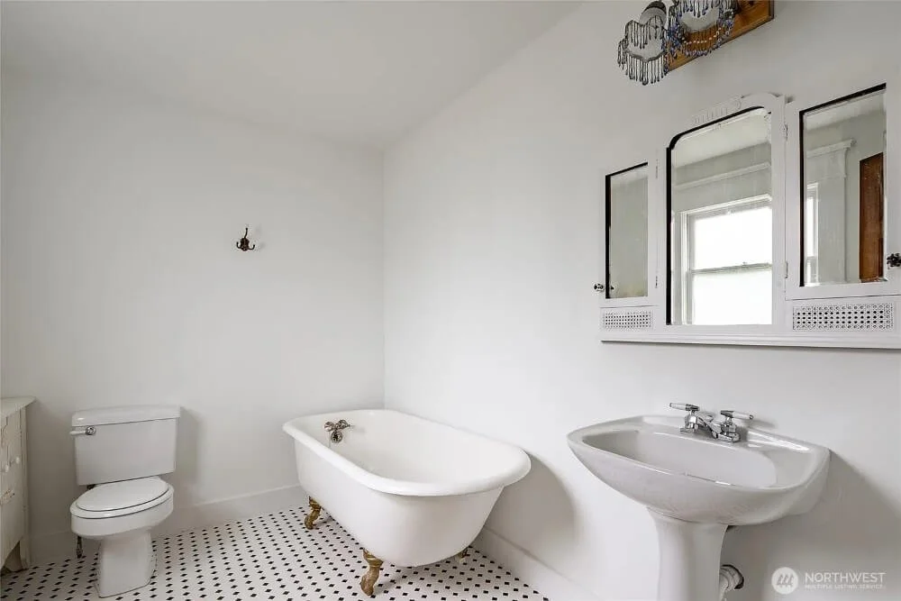 Slater Heritage House 1900 Victorian style Ferndale Washington - 27 - bathroom.jpeg