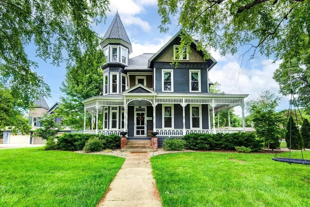 1886 Queen Anne house Springfield Missouri - 1 - front view.jpg
