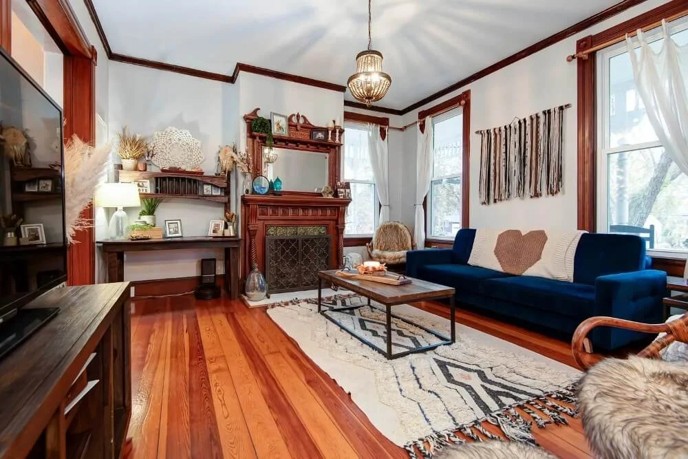 1886 Queen Anne house Springfield Missouri - 5 - living room.jpg